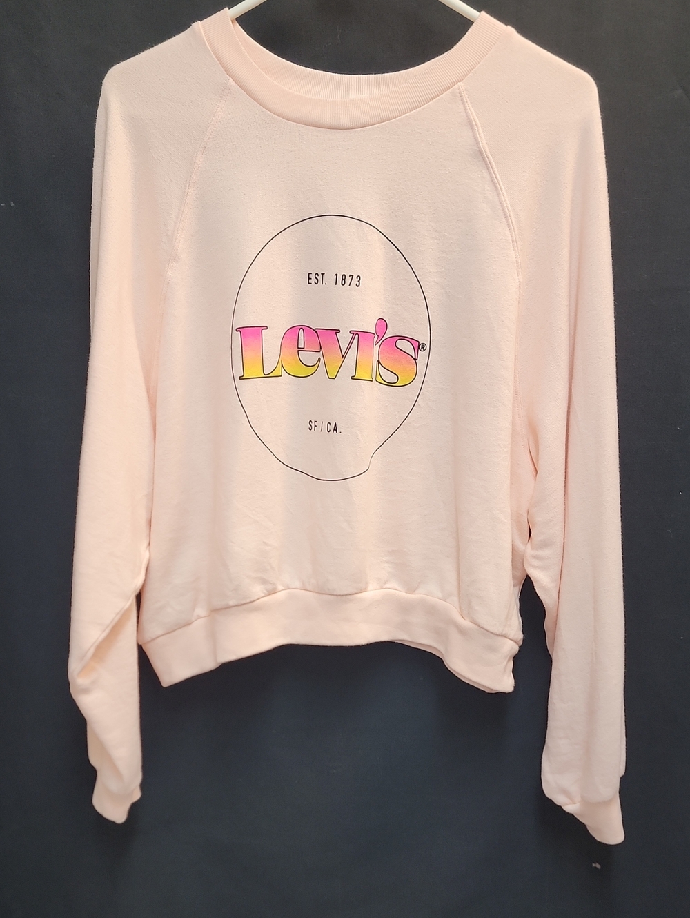 Levi's Pale Pink Crewneck Sweatshirt with Gradient Logo